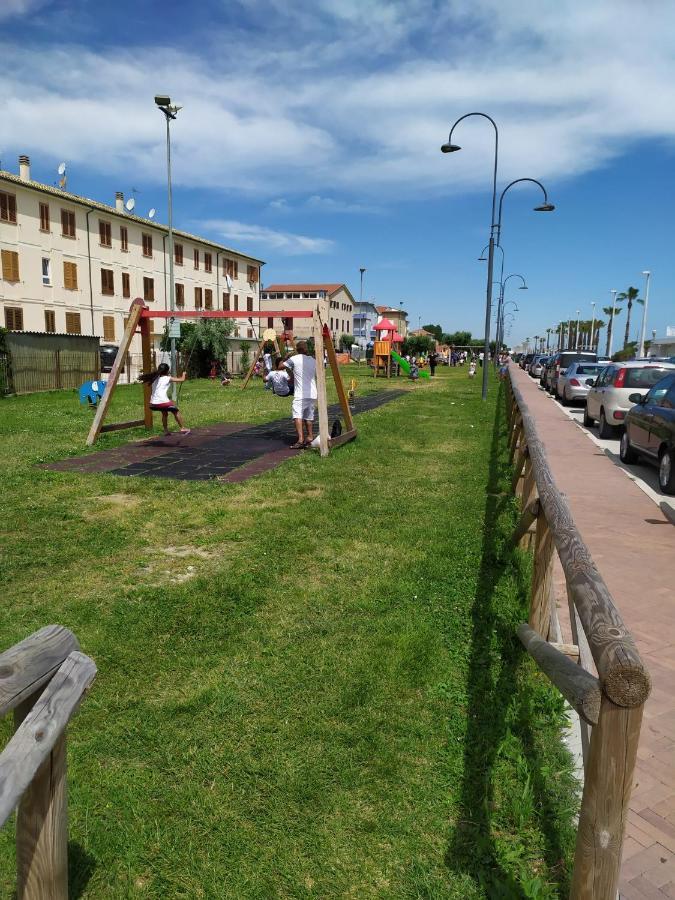 Apartamento Ad Un Passo Dal Mare Porto SantʼElpidio Exterior foto